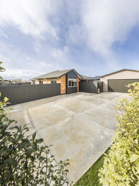 17 Chestnut Close, Kelvin Grove, Palmerston North - Carousel 21
