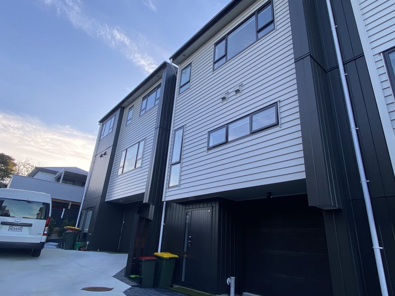 32A Potter Avenue, Northcote, Auckland - Carousel 1