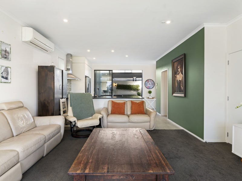 18 Rere Close, Takanini, Auckland - Carousel 1