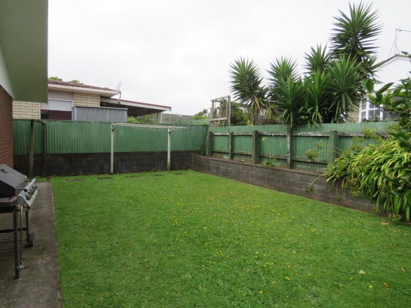 4/6 Karamu Street, Strandon, New Plymouth - Carousel 12
