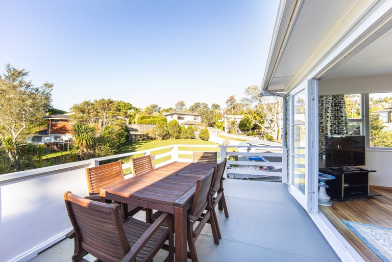 8 Vinceroy Place, Green Bay, Auckland - Carousel 1