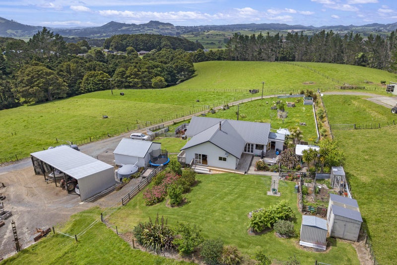 105 Tudehope Road, Kamo - Carousel 1