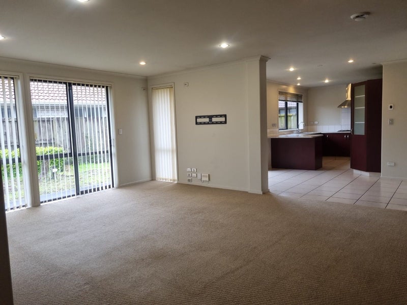 33 Parkside Drive, Huntington, Hamilton - Carousel 2