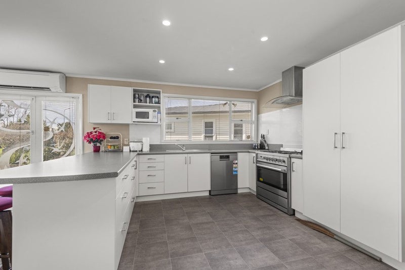 20 Newhaven Place, Roslyn, Palmerston North - Carousel 2