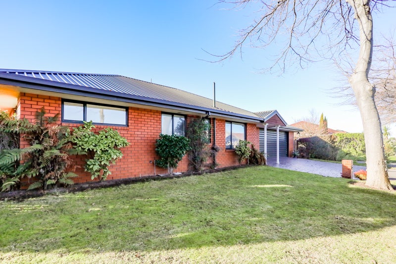 11 Villa Grove, Ilam, Christchurch - Carousel 1