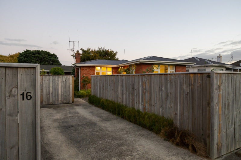 16 Aberdeen Avenue, Takaro, Palmerston North - Carousel 12