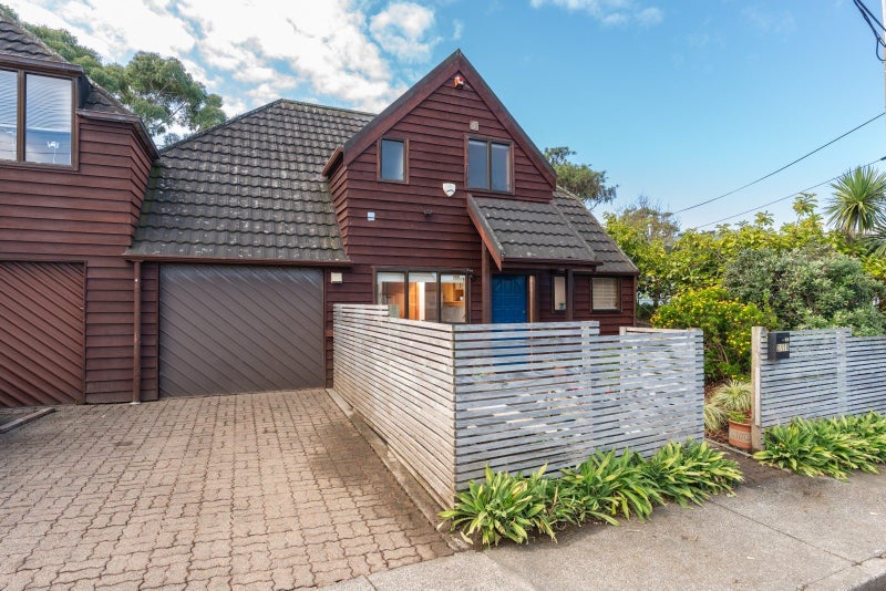 2/10 Paeroa Street, Newtown, Wellington - Carousel 1