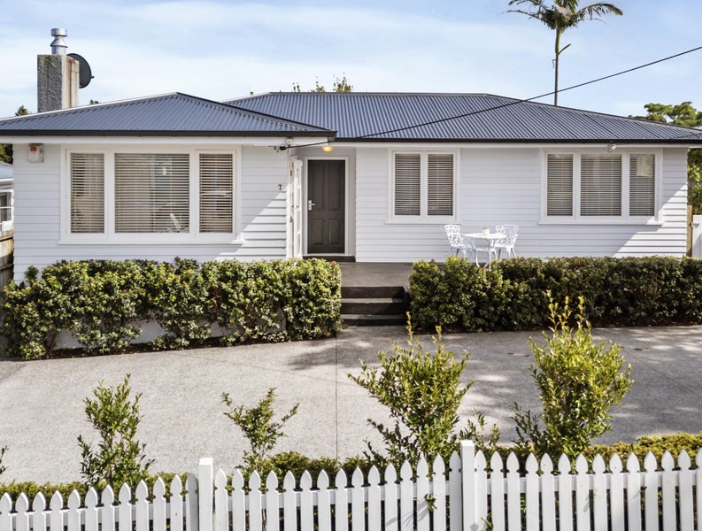 1/7 Trinidad Road, Sunnynook, Auckland - Carousel 1
