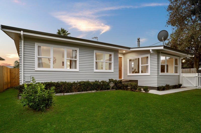 12 Kambalda Street, Mangere Bridge, Auckland - Carousel 1