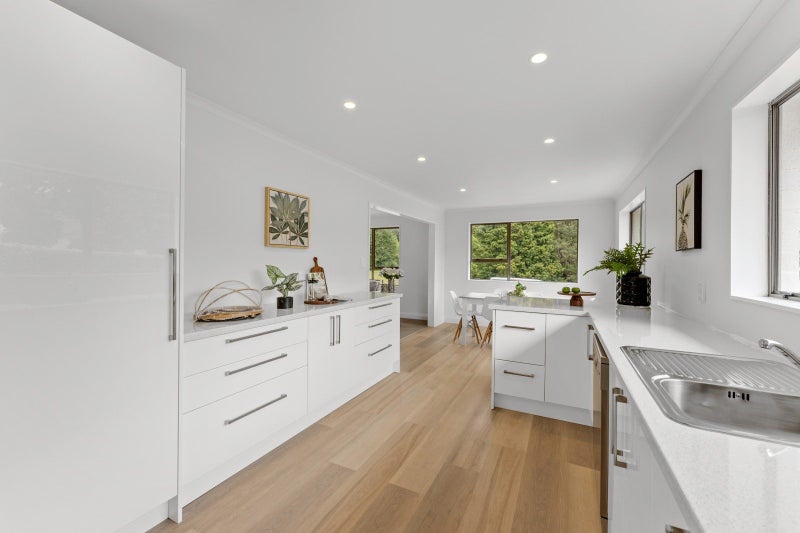 11 Amber Grove, Birchville, Upper Hutt - Carousel 2