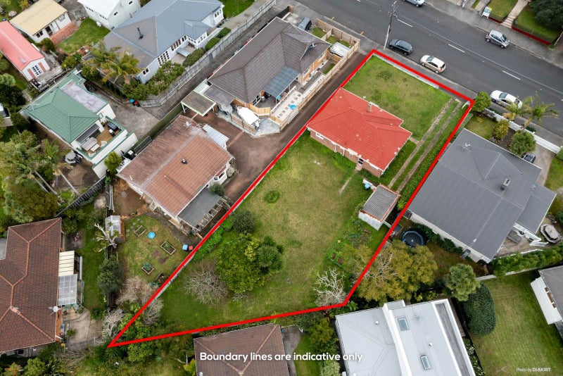 397 Point Chevalier Road, Point Chevalier, Auckland - Carousel 1