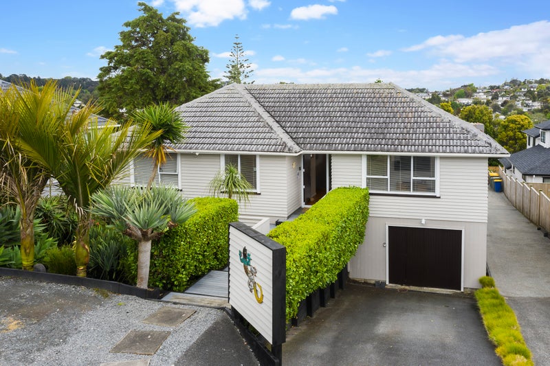 15 Barron Drive, Green Bay, Auckland - Carousel 1