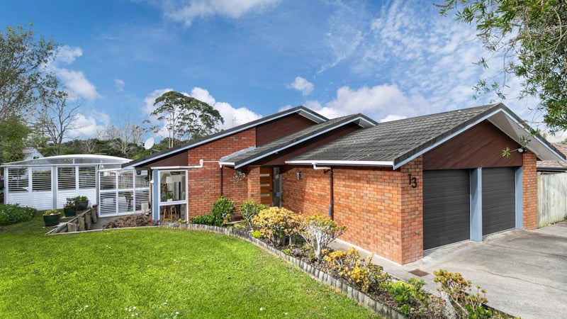 13 Ronald Macken Place, Windsor Park, Auckland - Carousel 1