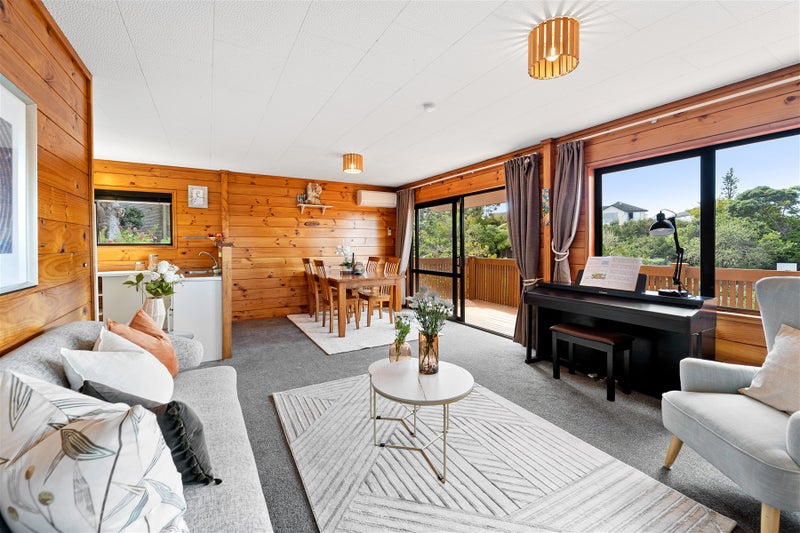 2/18 Clensmore Place, Torbay, Auckland - Carousel 1