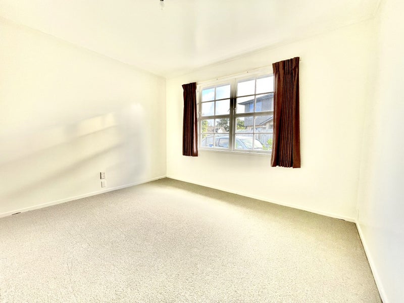 29 Helleur Road, Massey, Auckland - Carousel 12