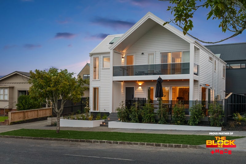 104A Huia Road, Point Chevalier, Auckland - Carousel 1