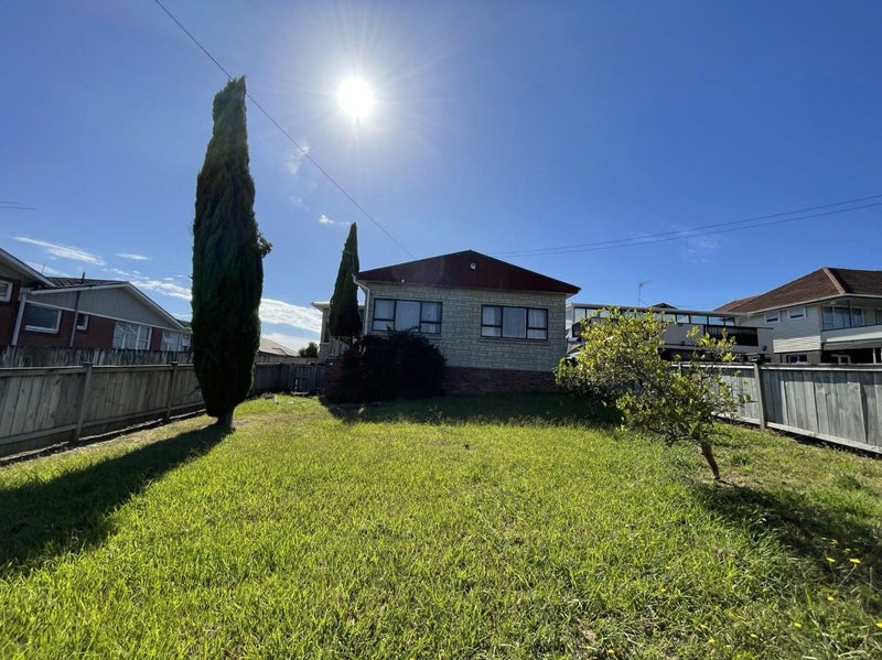 192 Whitney Street, Blockhouse Bay, Auckland - Carousel 1