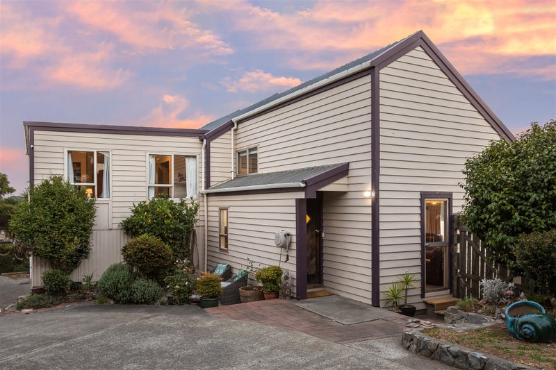 33 Forth Place, Papakowhai, Porirua - Carousel 1