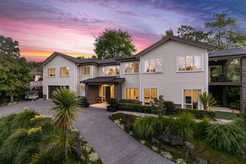 10 Oakford Park Crescent, Greenhithe, Auckland - Carousel 1