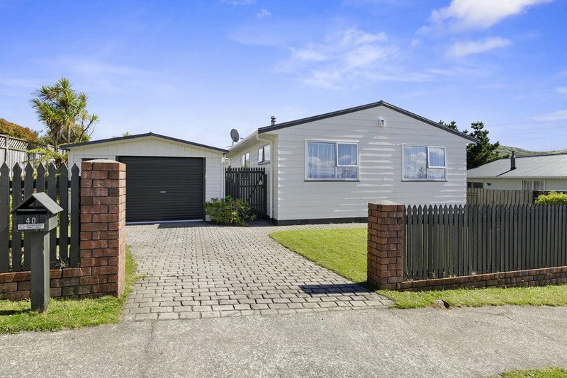 40 Outram Grove, Kelson, Lower Hutt - Carousel 1