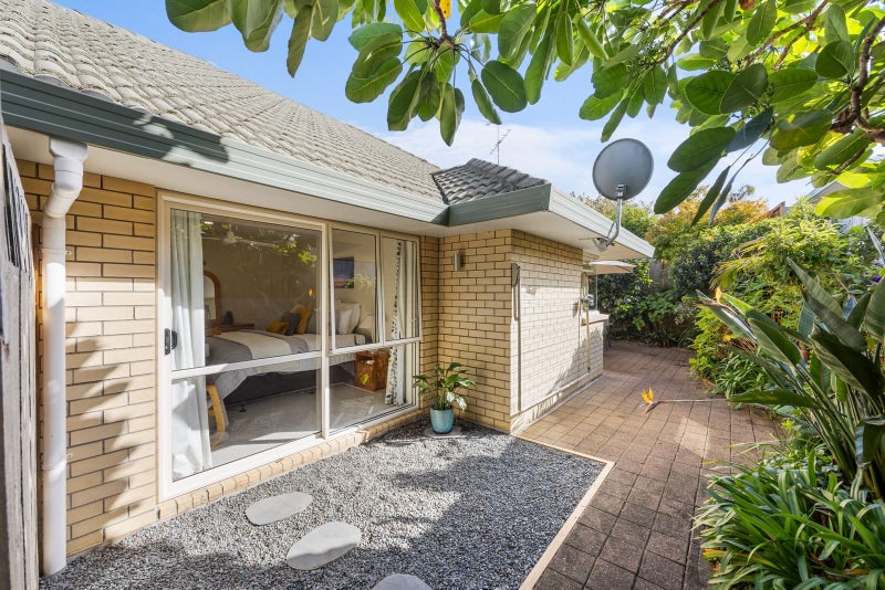 2/12 Pat O'Connor Place, Manurewa, Auckland - Carousel 11