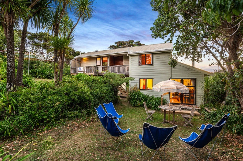 22 Hill Road, Palm Beach, Waiheke Island - Carousel 1