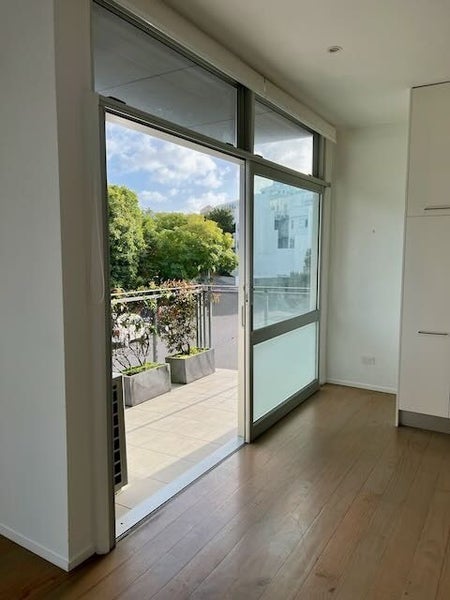 2I Middle Street, Freemans Bay, Auckland - Carousel 12