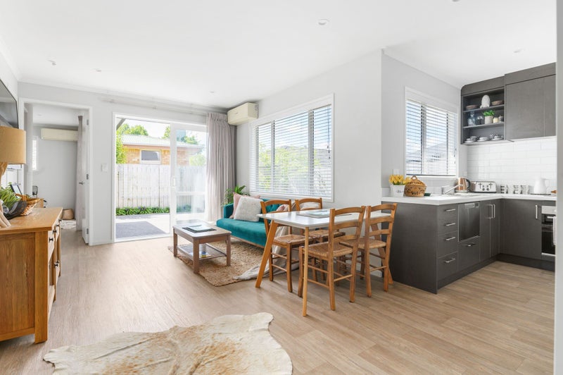 2/70 Hukanui Road, Chartwell, Hamilton - Carousel 2