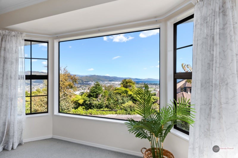 94 Viewmont Drive, Harbour View, Lower Hutt - Carousel 2
