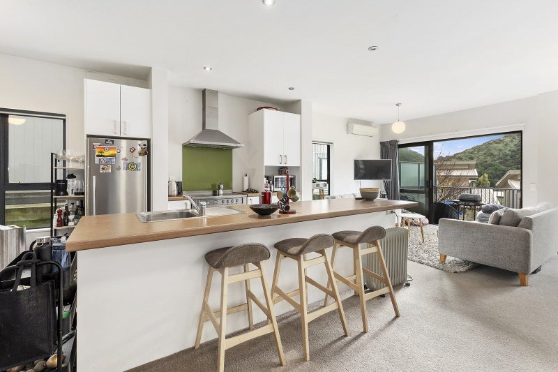 9 Rarangi Way, Owhiro Bay, Wellington - Carousel 2