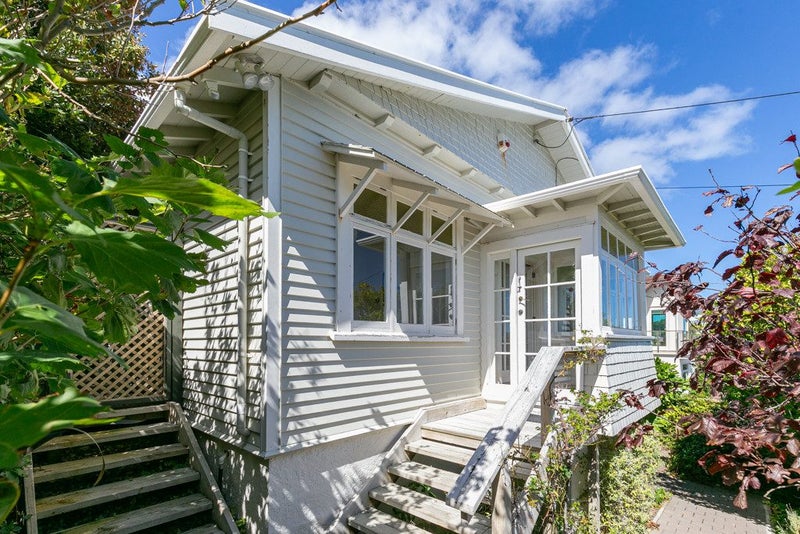 102 Nevay Road, Karaka Bays, Wellington - Carousel 2