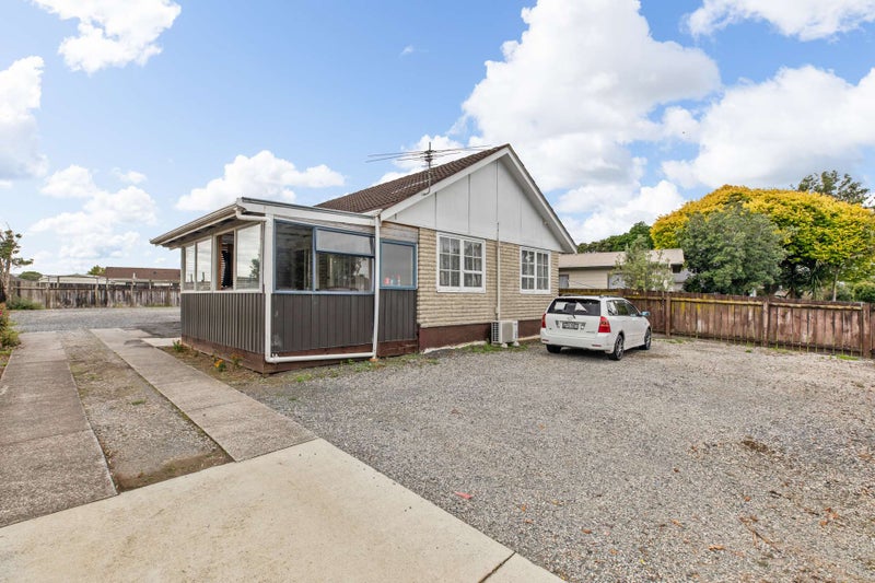 422 Roscommon Road, Clendon Park, Auckland - Carousel 1