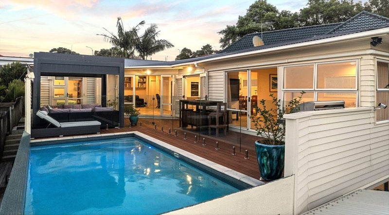 9 Clematis Avenue, Murrays Bay, Auckland - Carousel 2