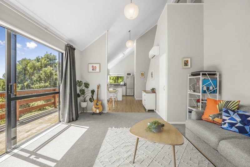 6 Kekeno Grove, Tirohanga, Lower Hutt - Carousel 1