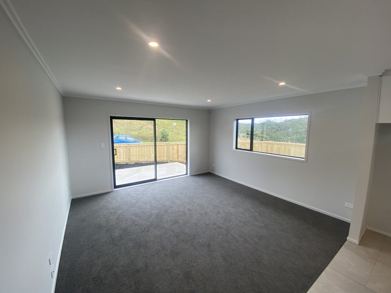 1 Waimaru Lane, Orewa - Carousel 2