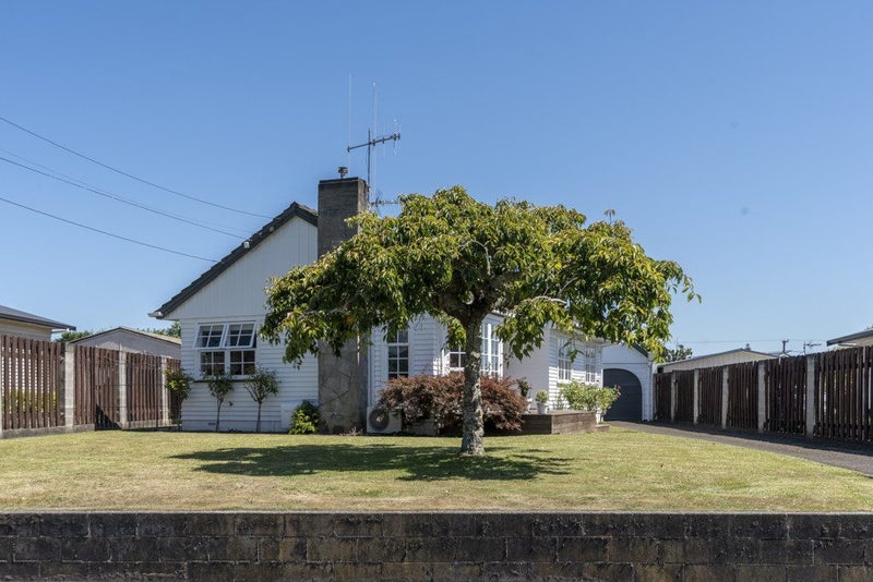 57 Garden Heights Avenue, Glenview, Hamilton - Carousel 1