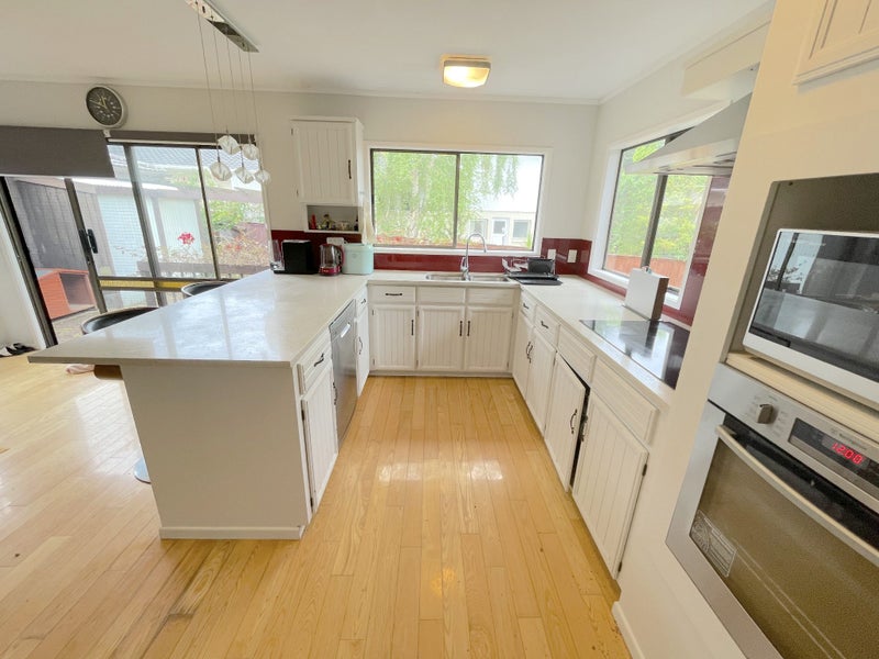 47 Chatswood Grove, Chatswood, Auckland - Carousel 2