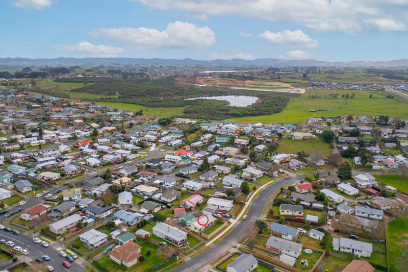 5 Aileen Place, Nawton, Hamilton - Carousel 1