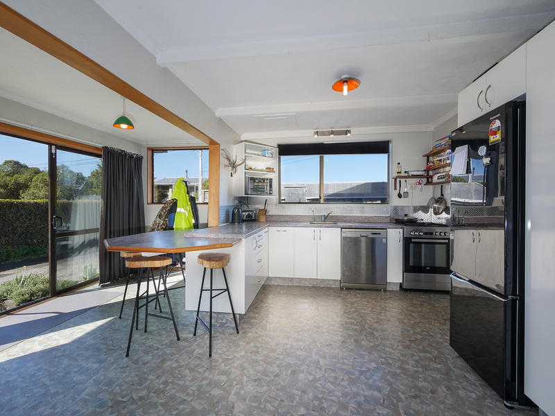 17 John Street, Ocean View, Dunedin - Carousel 2