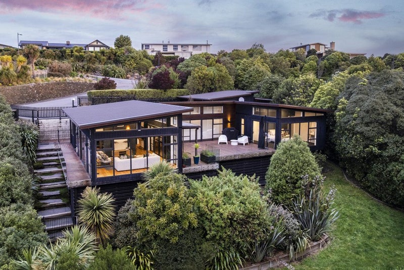 1 Quarry Hill Terrace, Kennedys Bush, Christchurch - Carousel 2