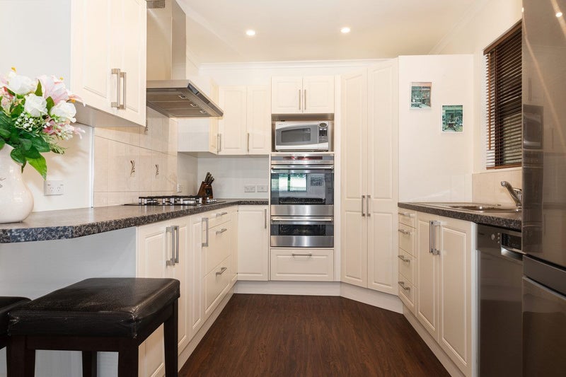 68 Kiwi Crescent, Tawa, Wellington - Carousel 2