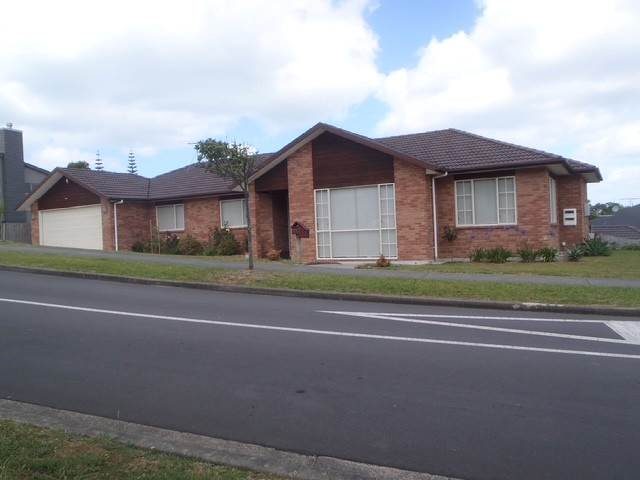 11 Harrowglen Drive, Northcross, Auckland - Carousel 6