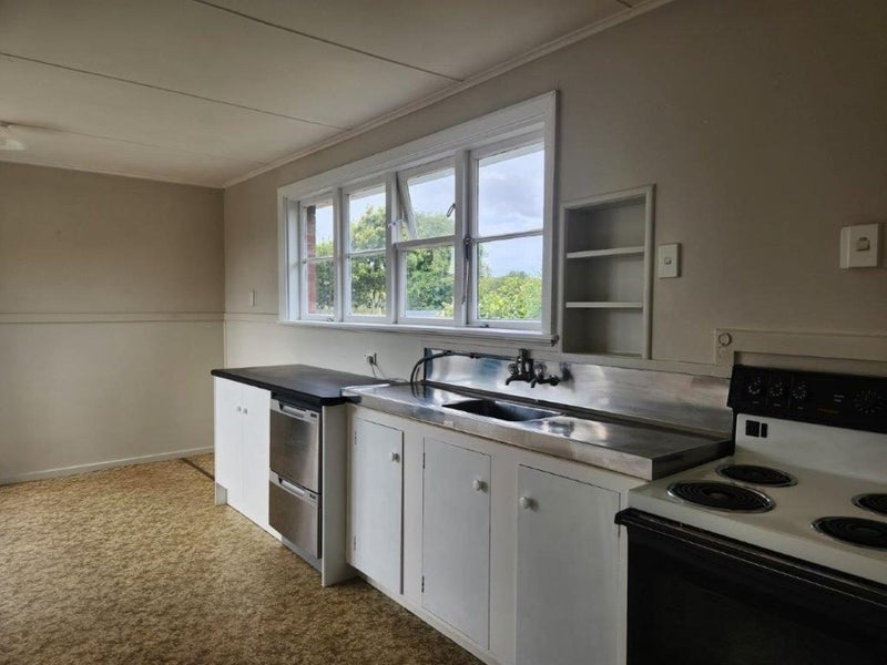 24 Earnslaw Crescent, Bryndwr, Christchurch - Carousel 2