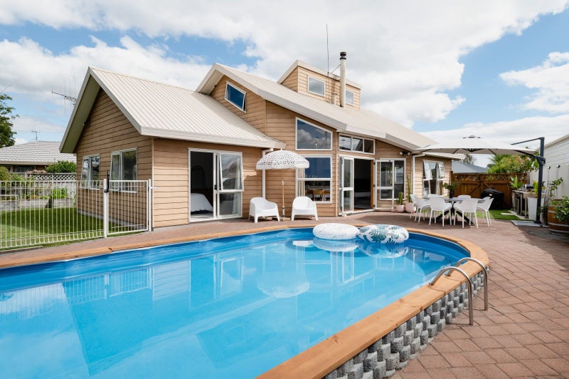 5 Rogers Place, Fairview Downs, Hamilton - Carousel 1