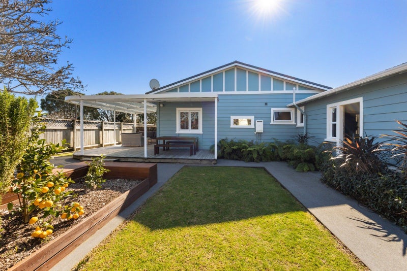 8 Oriental Street, Welbourn, New Plymouth - Carousel 1