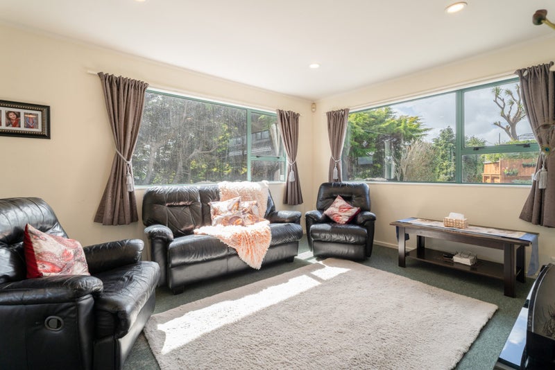 15 Hawtrey Terrace, Johnsonville, Wellington - Carousel 2