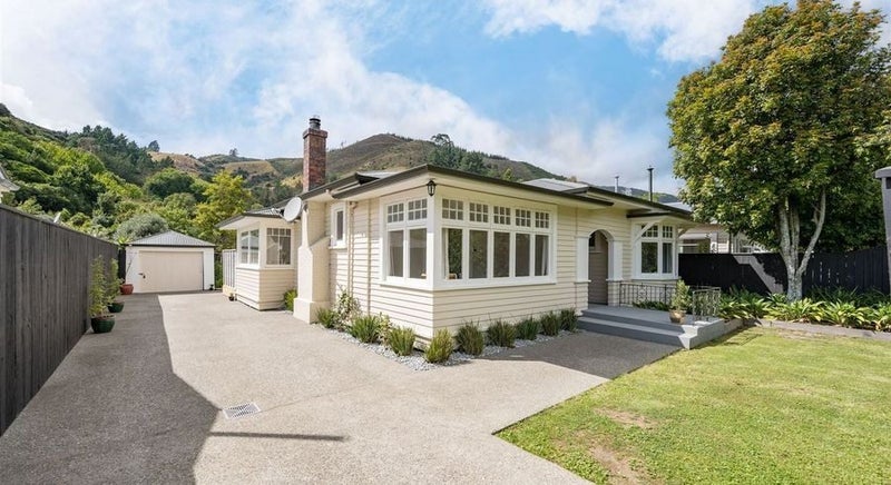 53 Brook Street, The Brook, Nelson - Carousel 1