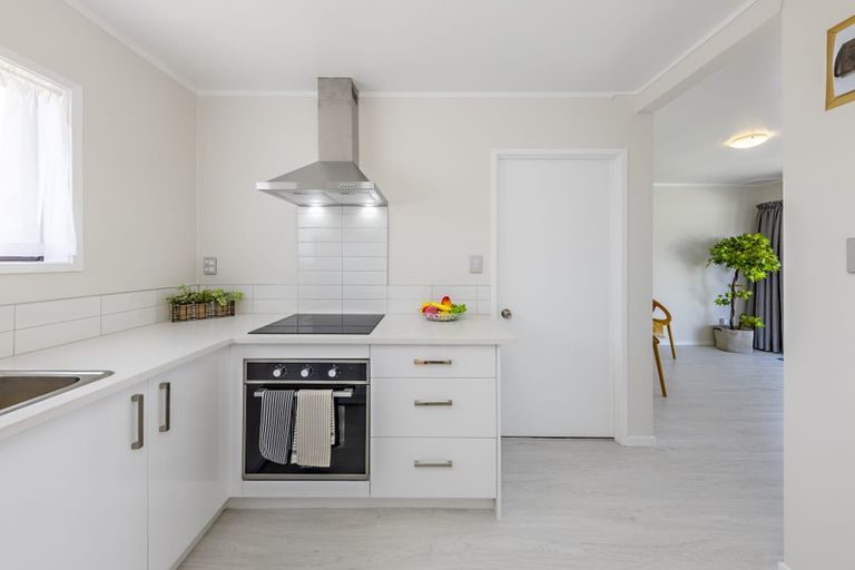 6/9 Vine Street, Mangere East, Auckland - Carousel 2