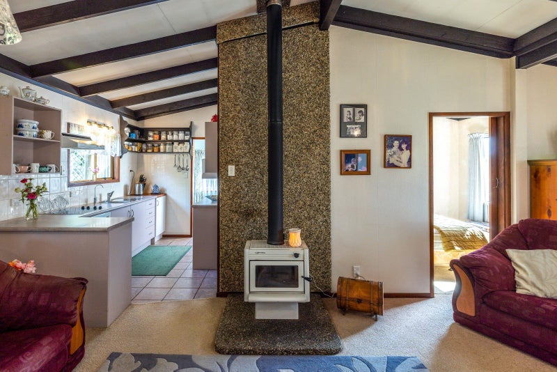 35 Pacific Parade, Surfdale, Waiheke Island - Carousel 2