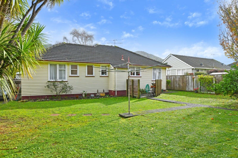 8 Holdsworth Avenue, Trentham, Upper Hutt - Carousel 1